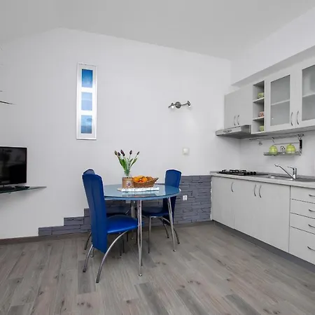 Apartment Apartments By The Sea Drasnice, Makarska - 2581